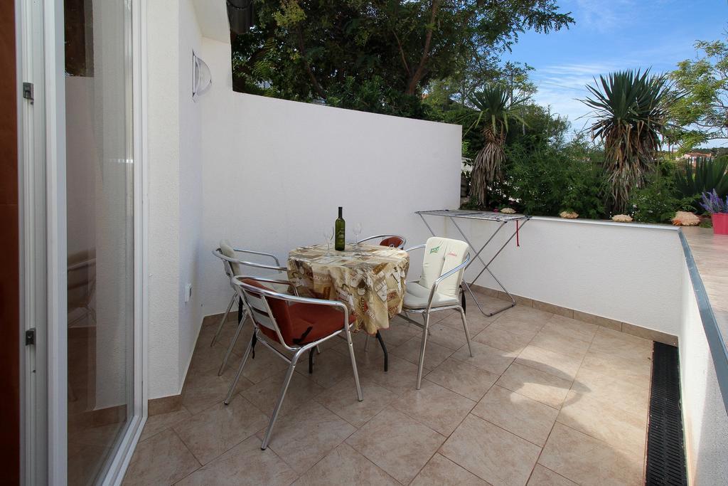 Apartment Drazen Šilo Екстериор снимка
