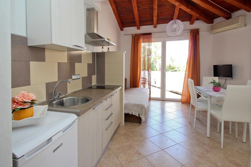 Apartment Drazen Šilo Екстериор снимка